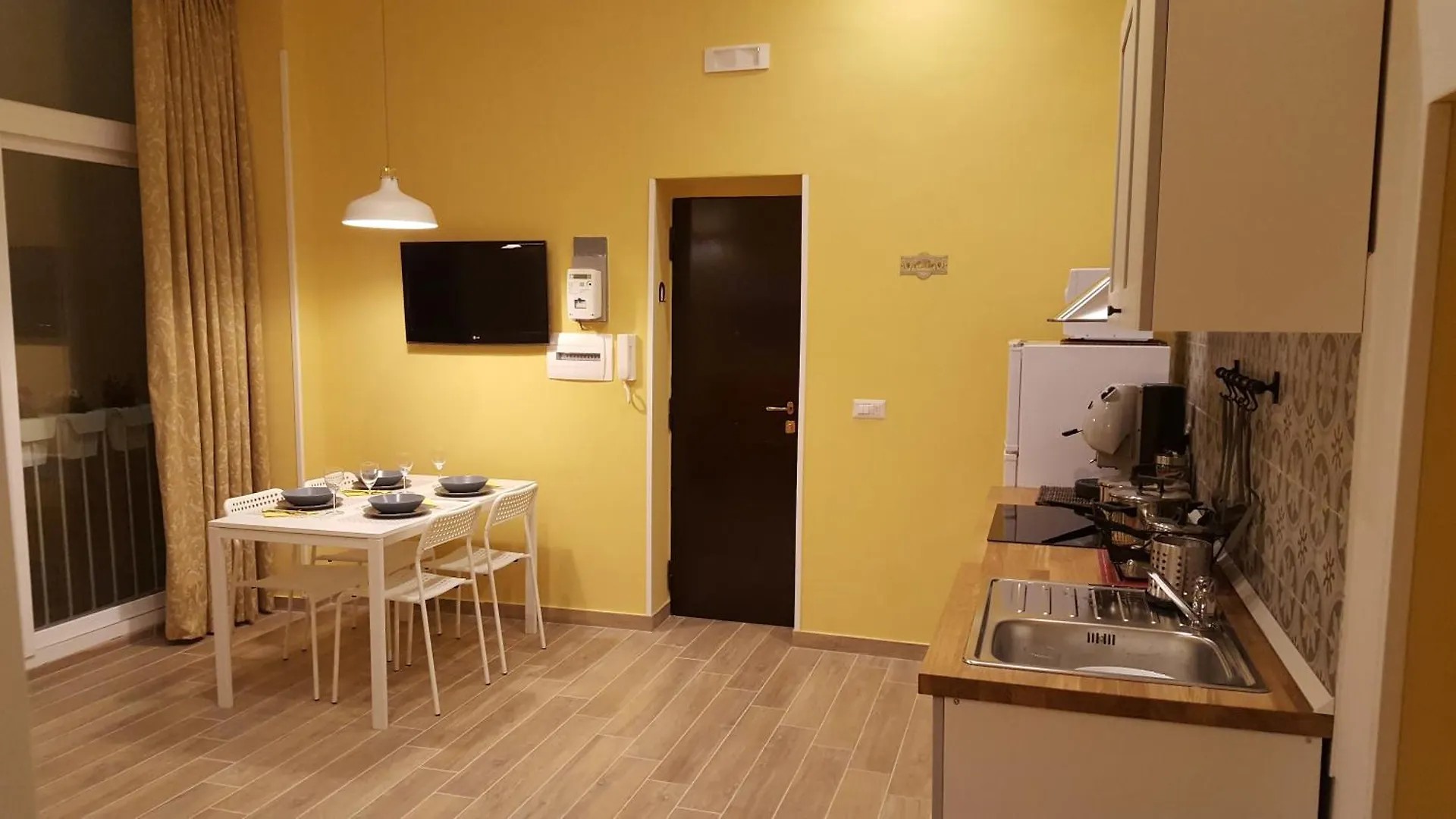 Gennarino'S Home Naples 0*,  Italy